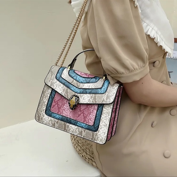 Three Tone Snake Pattern Purse (Blue, Pink, Beige) - Picture 6 of 6